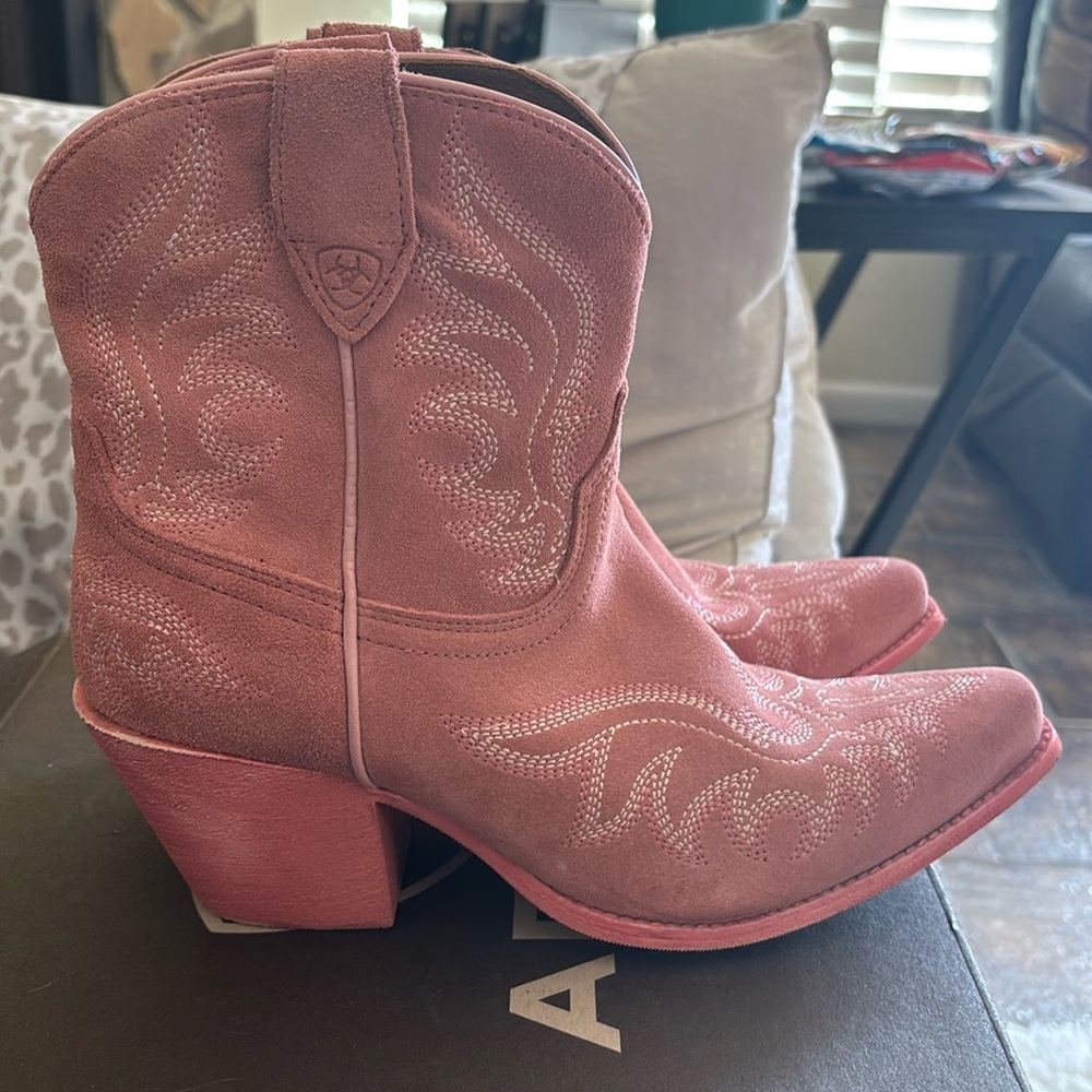 ARIAT PINK BOOTIES